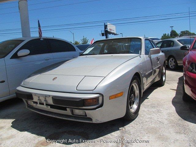 Porsche 944 1984 photo 4