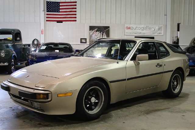 Porsche 944 1985 photo 3