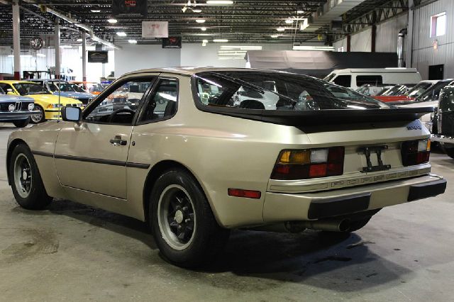 Porsche 944 1985 photo 4