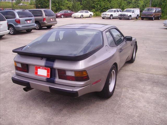 Porsche 944 1985 photo 1