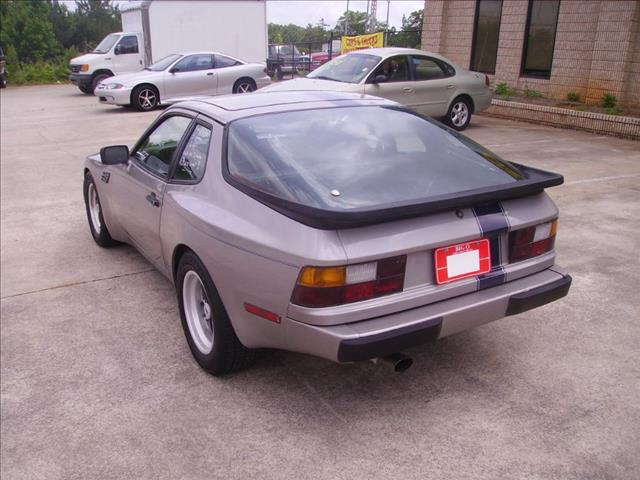 Porsche 944 1985 photo 3