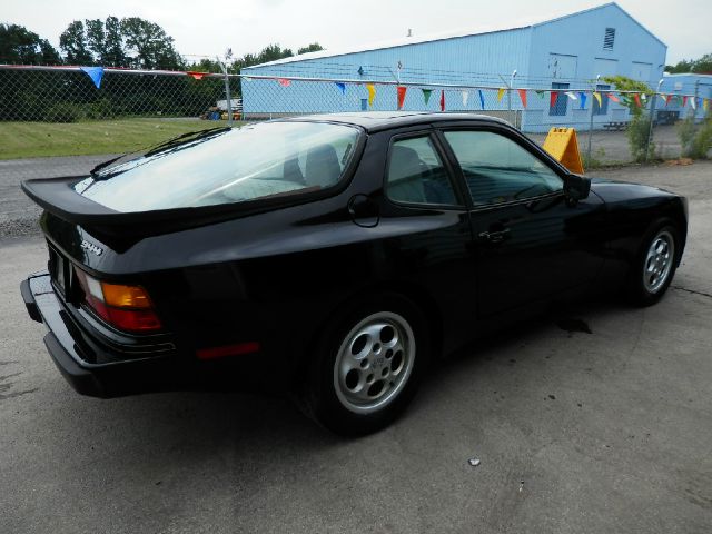 Porsche 944 1987 photo 2