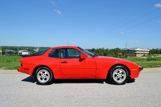 Porsche 944 1987 photo 1