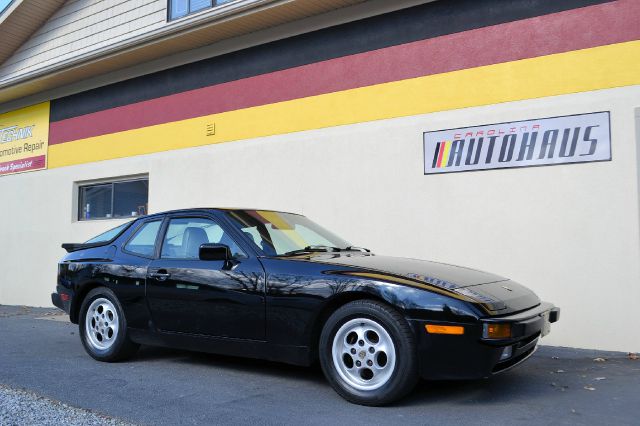 Porsche 944 1987 photo 2