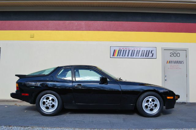 Porsche 944 1987 photo 3