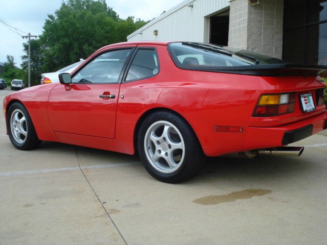 Porsche 944 1987 photo 1