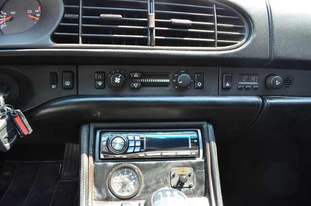 Porsche 944 1987 photo 22