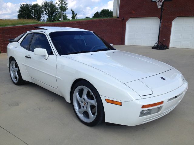 Porsche 944 1989 photo 3