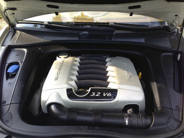 Porsche Cayenne 2004 photo 1