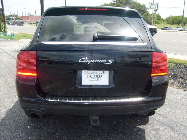 Porsche Cayenne 2004 photo 1