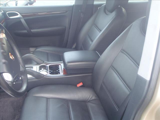 Porsche Cayenne 2004 photo 1