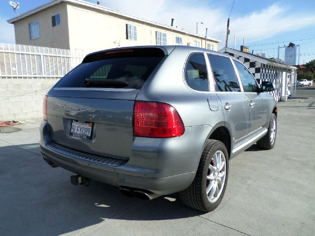 Porsche Cayenne 2005 photo 2