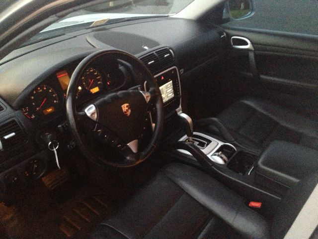 Porsche Cayenne R1 SUV