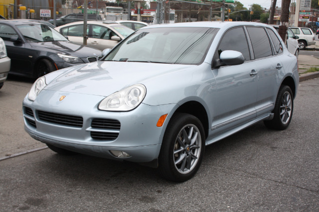 Porsche Cayenne 2011 Hyundai SUV