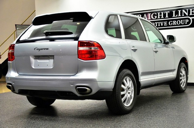Porsche Cayenne Base Unspecified