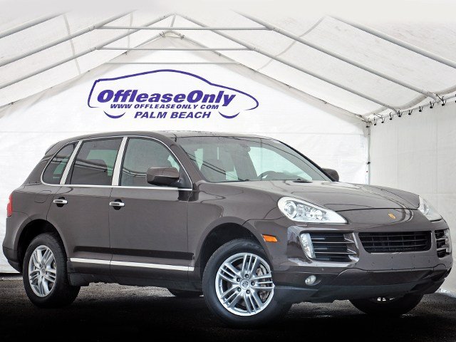 Porsche Cayenne 2010 photo 1