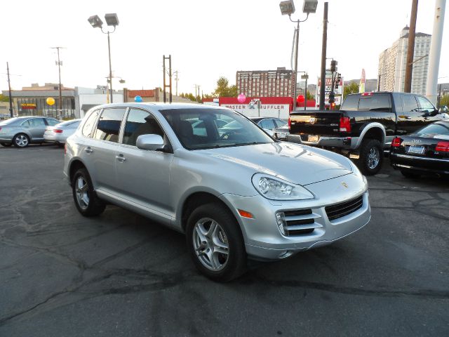 Porsche Cayenne 2010 photo 2