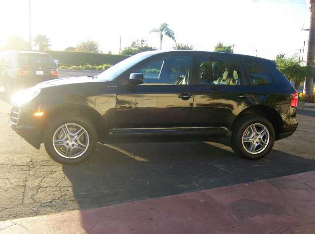 Porsche Cayenne 2010 photo 1