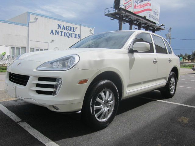 Porsche Cayenne 2010 photo 2