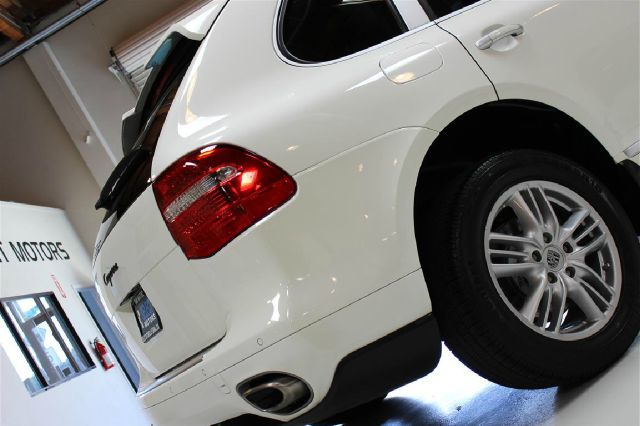 Porsche Cayenne 2010 photo 3