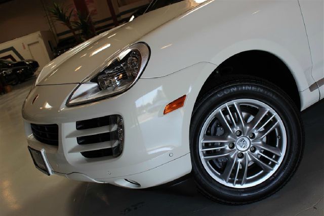 Porsche Cayenne 2010 photo 4