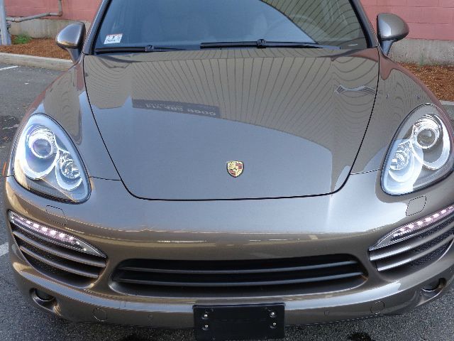 Porsche Cayenne 2011 photo 1