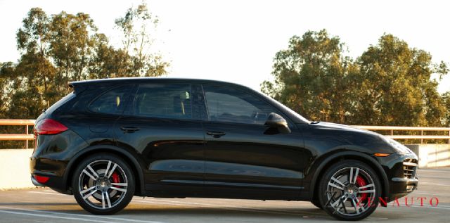 Porsche Cayenne 2011 photo 1