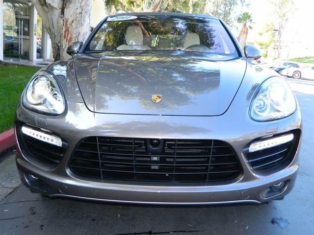 Porsche Cayenne 2011 photo 1