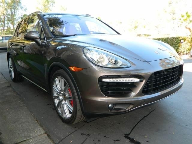 Porsche Cayenne 2011 photo 2