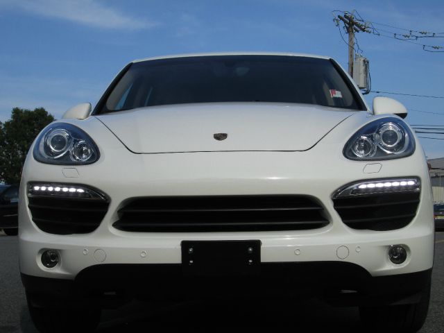 Porsche Cayenne 2011 photo 0
