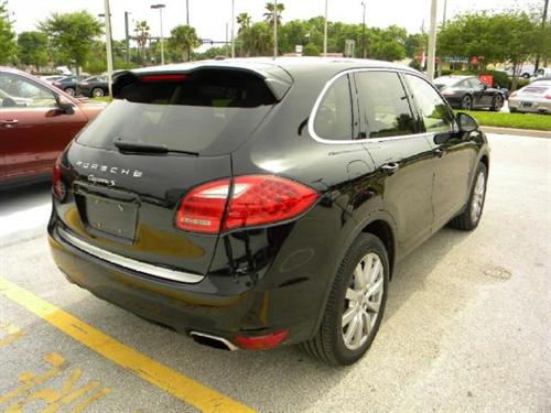 Porsche Cayenne 2011 photo 1
