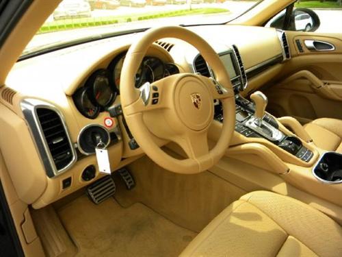 Porsche Cayenne 2011 photo 2