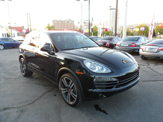 Porsche Cayenne 2012 photo 1