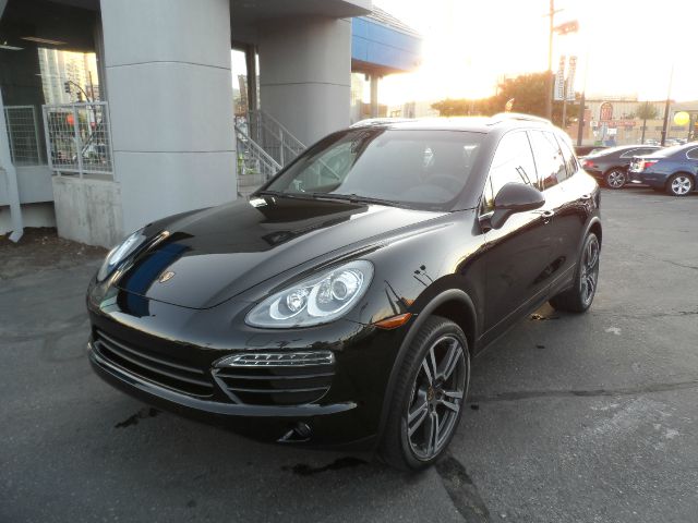 Porsche Cayenne 2012 photo 2