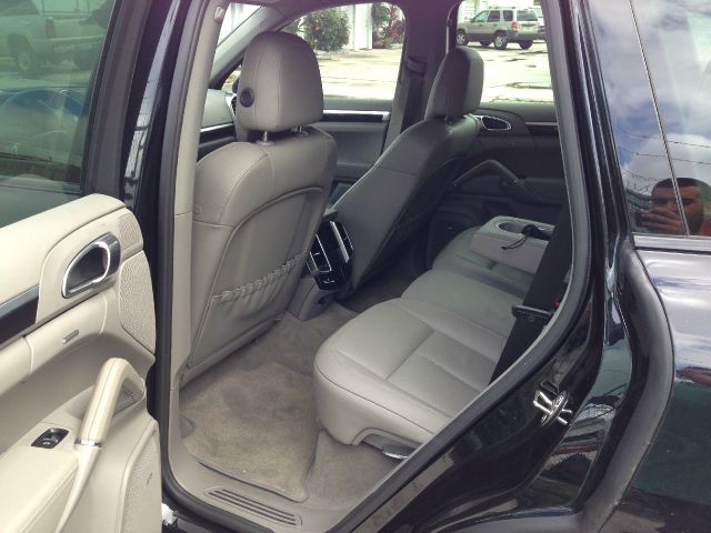 Porsche Cayenne 2012 photo 1