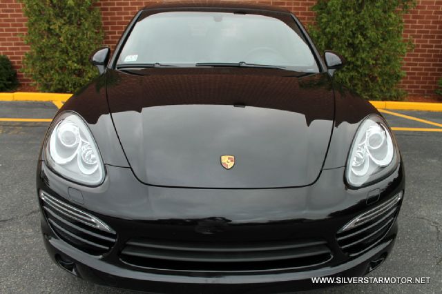 Porsche Cayenne 2012 photo 1