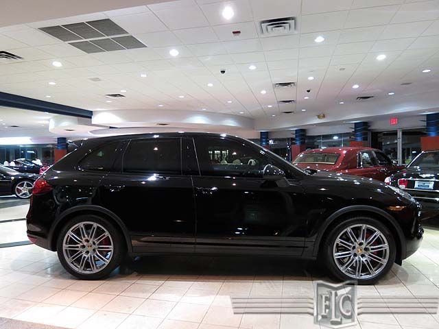 Porsche Cayenne 2013 photo 1