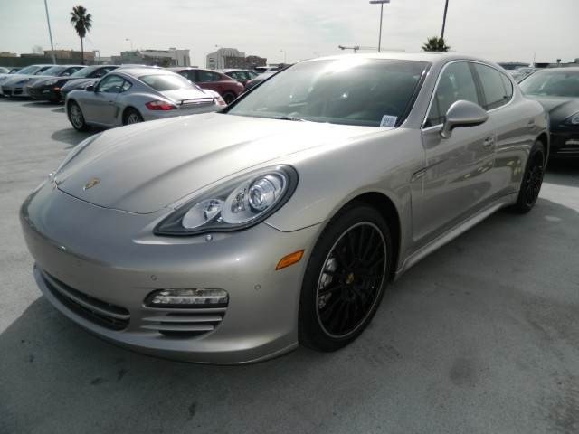 Porsche Panamera 2012 photo 2