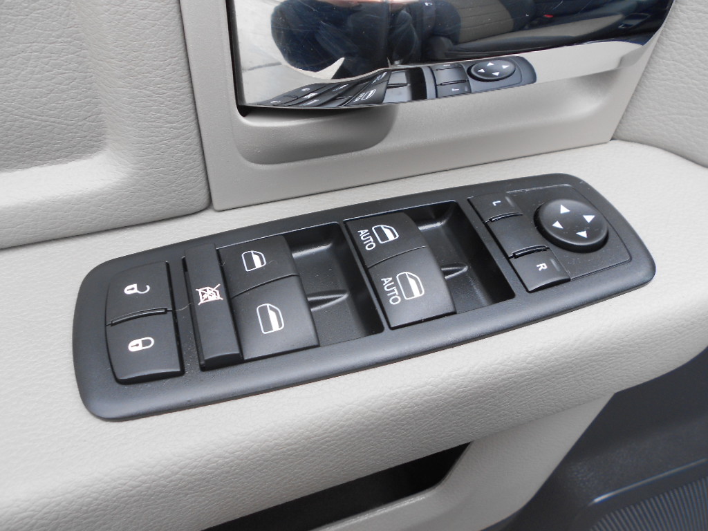 RAM Ram Pickup 2012 photo 5