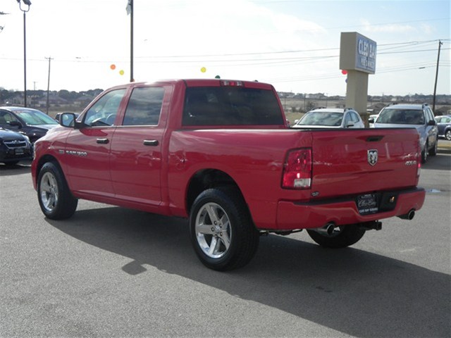 RAM Ram Pickup 2012 photo 2