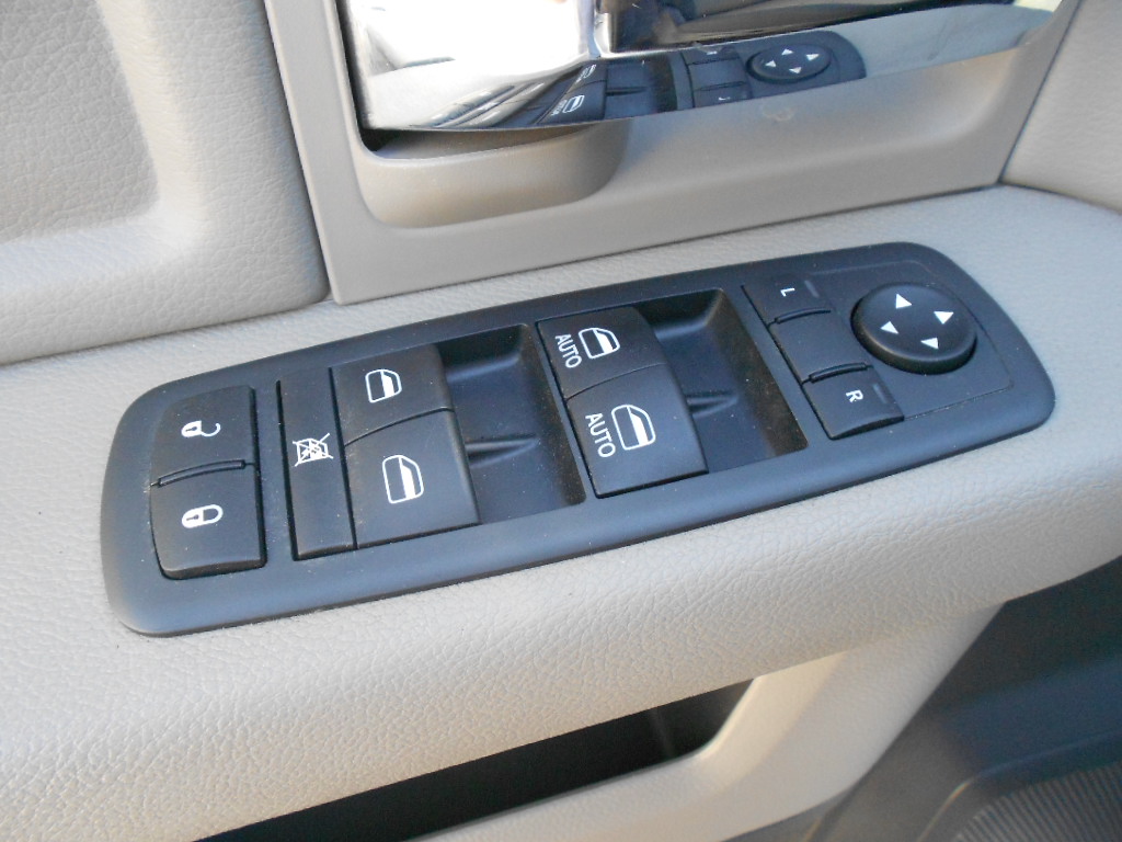 RAM Ram Pickup 2012 photo 4