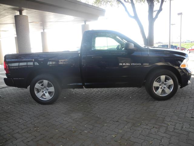 RAM Ram Pickup 2012 photo 2