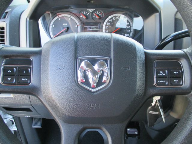 RAM 3500 3.8 GLS Pickup Truck