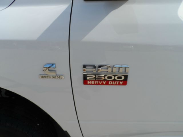 RAM Ram Pickup 2012 photo 2