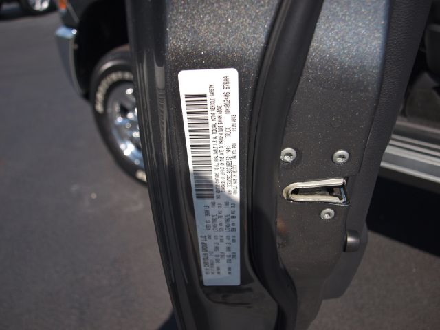 RAM Ram Pickup 2012 photo 13