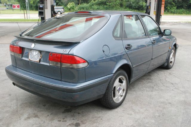Saab 9-3 1999 photo 2