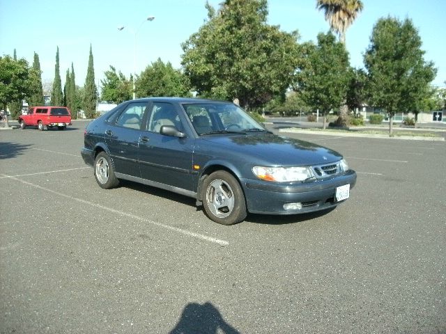 Saab 9-3 1999 photo 2