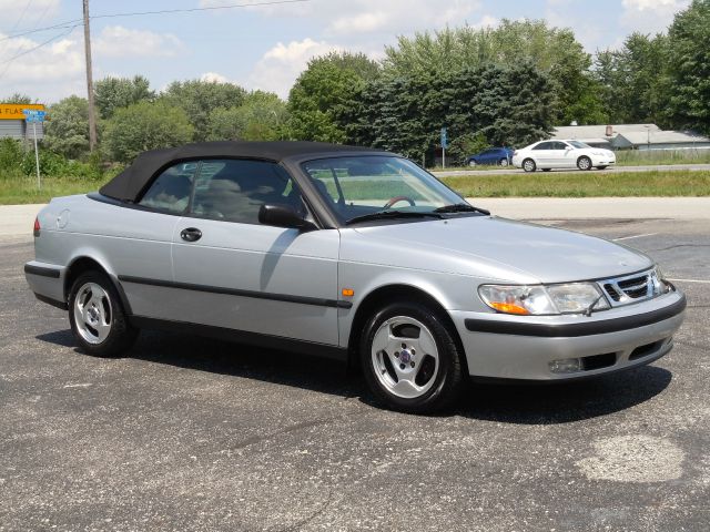 Saab 9-3 1999 photo 2
