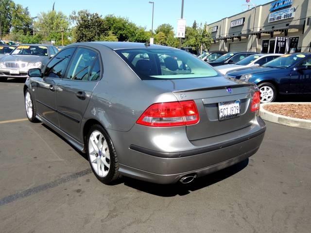 Saab 9-3 XLT V-8 4X2 Sedan