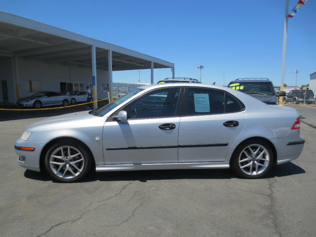 Saab 9-3 XLT V-8 4X2 Sedan